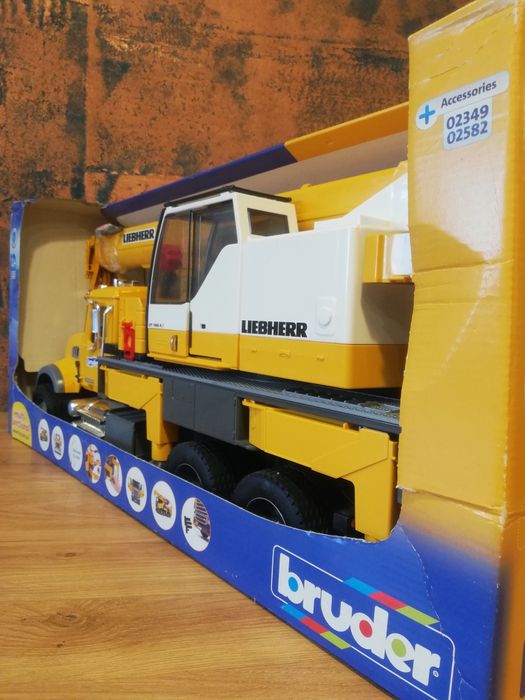 Продам новый Bruder кран MACK