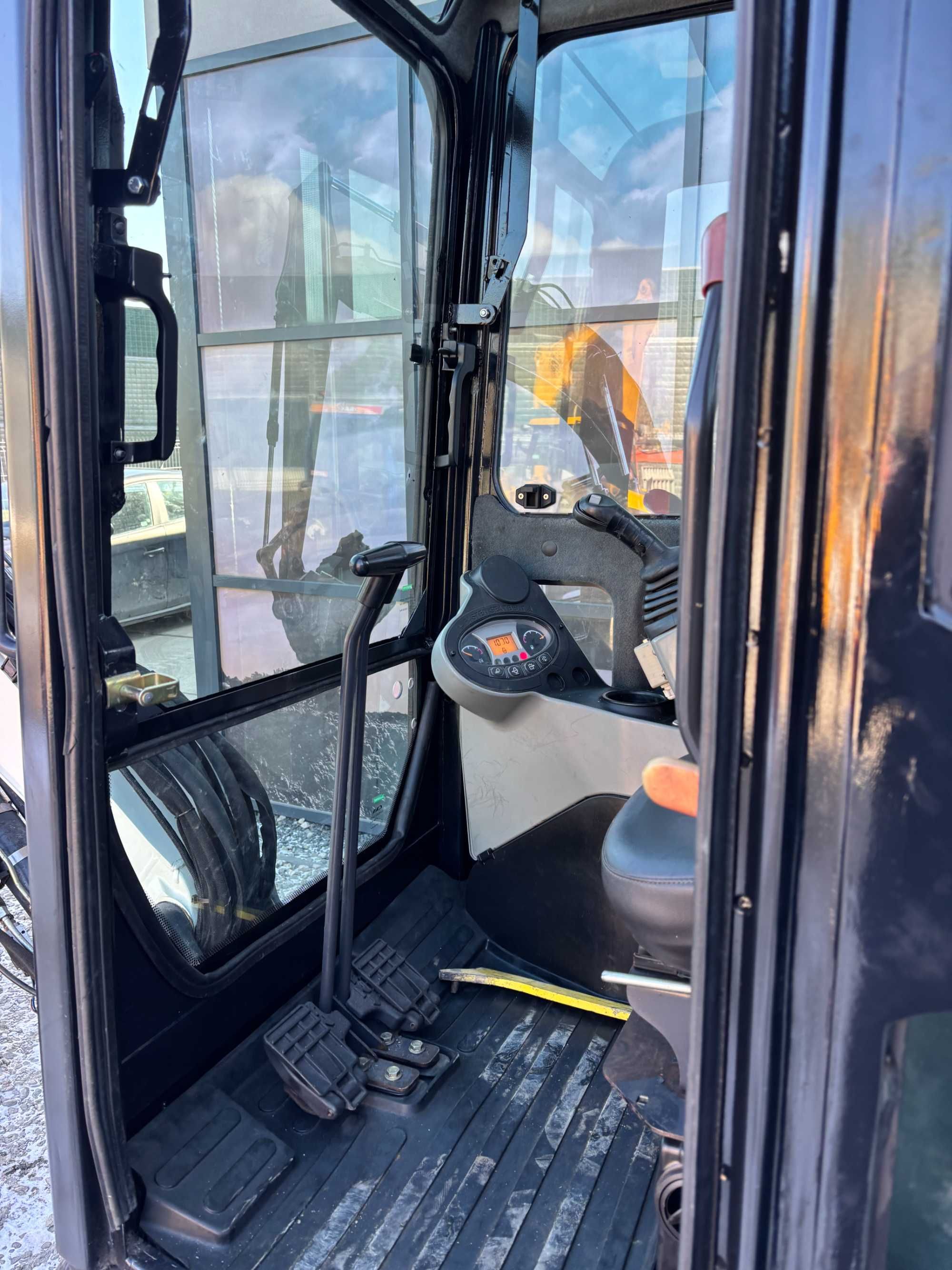 Minikoprak Bobcat E26 z 2014r szybkozłącze pełna ogrzewana kabina