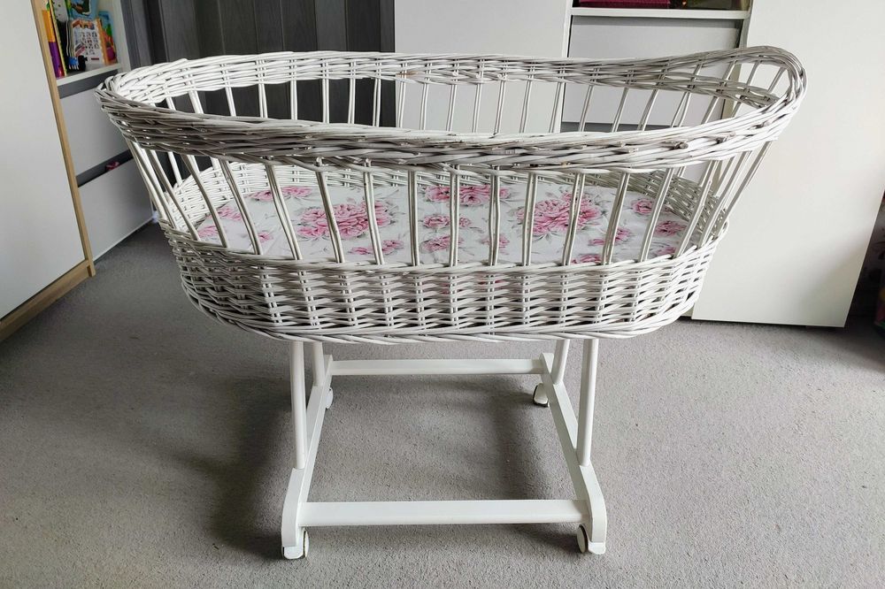 Kosz Mojżesza na kółkach