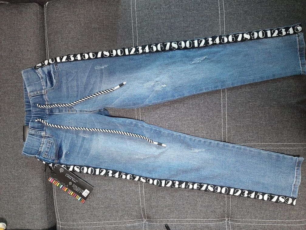 Новые  джинсы рост 128-134см.