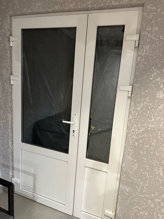 Двері металопластикові двохстворчасті 135*210