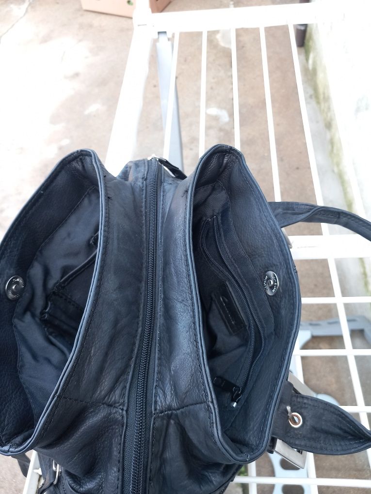 Bolsa em pele genuína  marca CLARKS