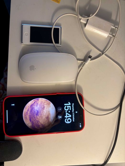 phone 12   128 GB  com  carregador .   250,00 Euros .