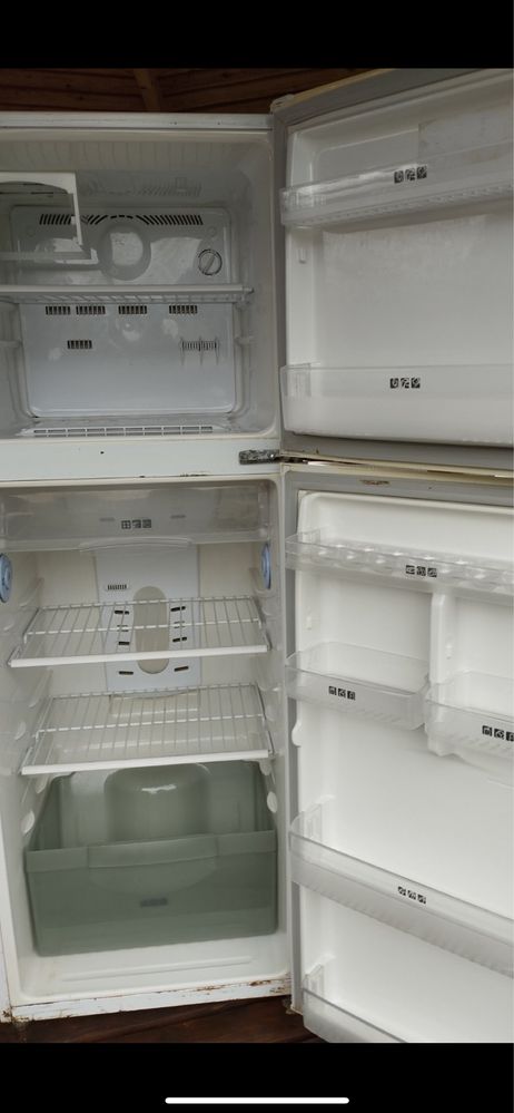 Продається терміново холодильник в відмінному стані, великий