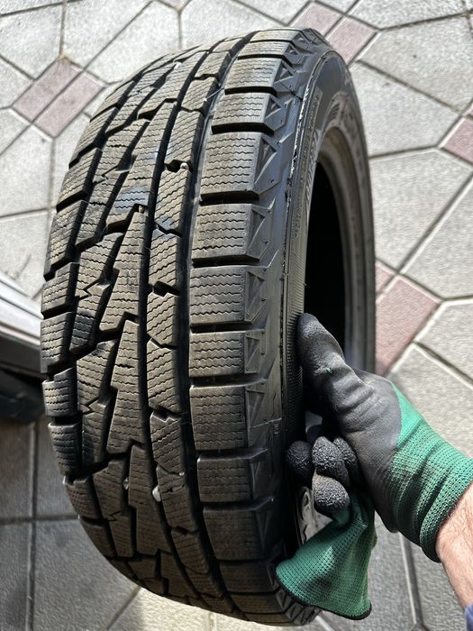 Резина колеса шини зимові 205 60 16 майже нові