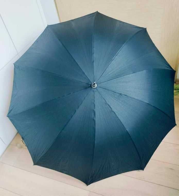 Czarny parasol vintage