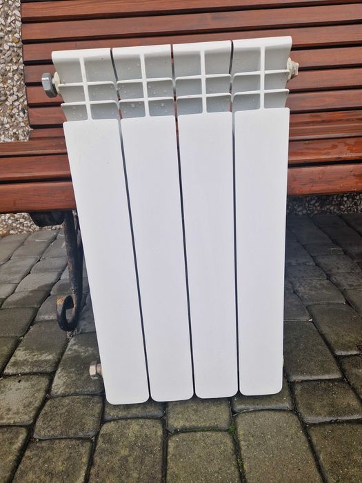 Grzejnik aluminiowy 4 elementowy.