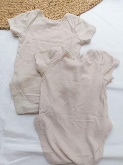 Pack de 5 Bodies Brancos e Beges de Bebé