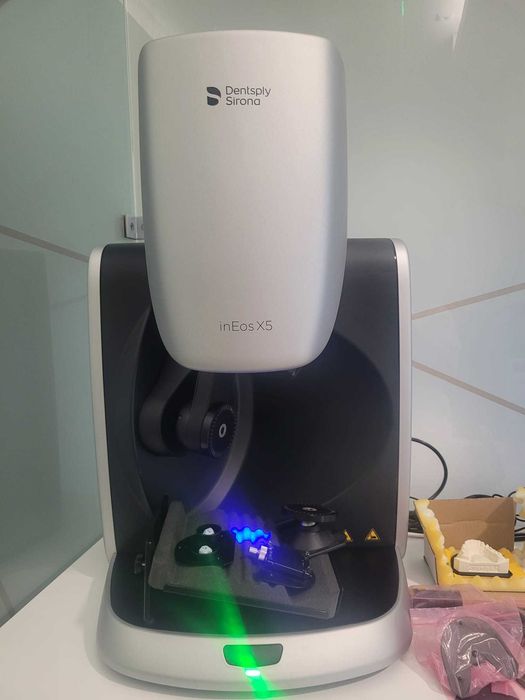 Scanner de Bancada INEOS X5 Dentisply Serona como NOVO