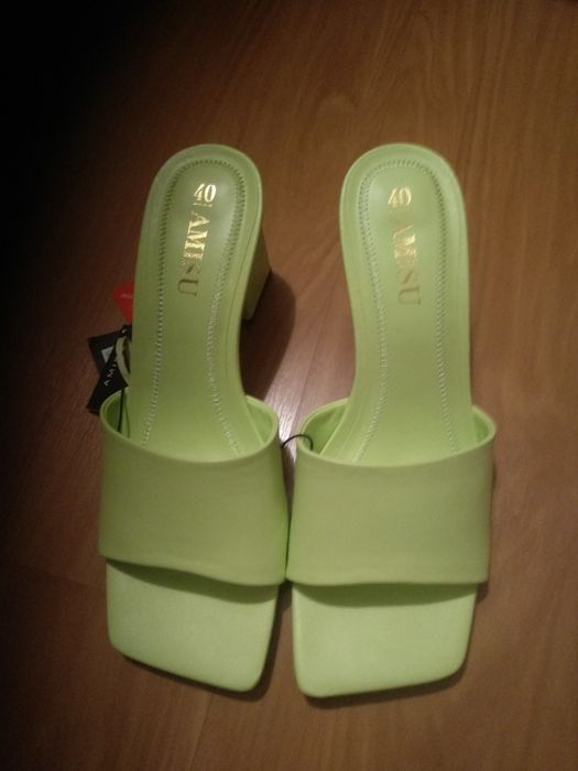 Sapatos/sandálias (NOVAS)