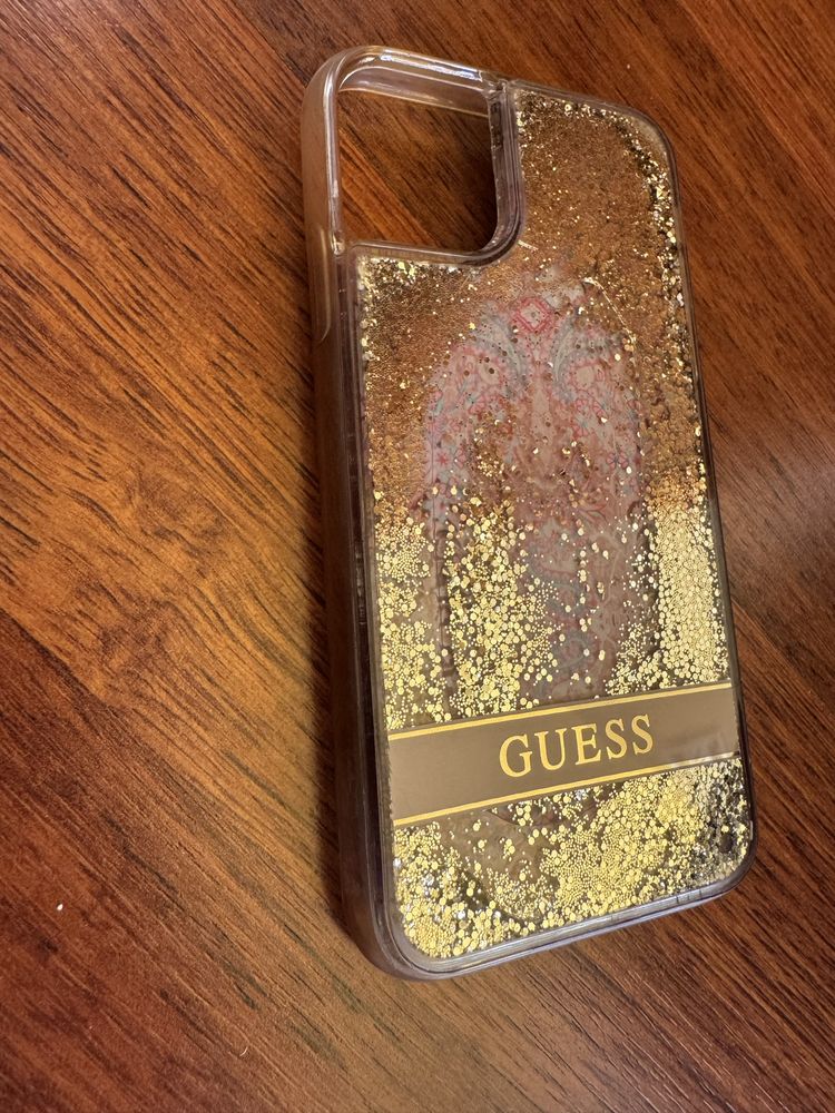 Продам чехол на айфон 11 guess