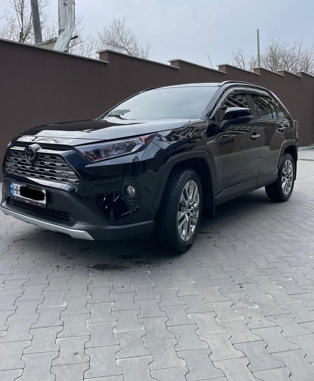 Продам Toyota Rav4 2019