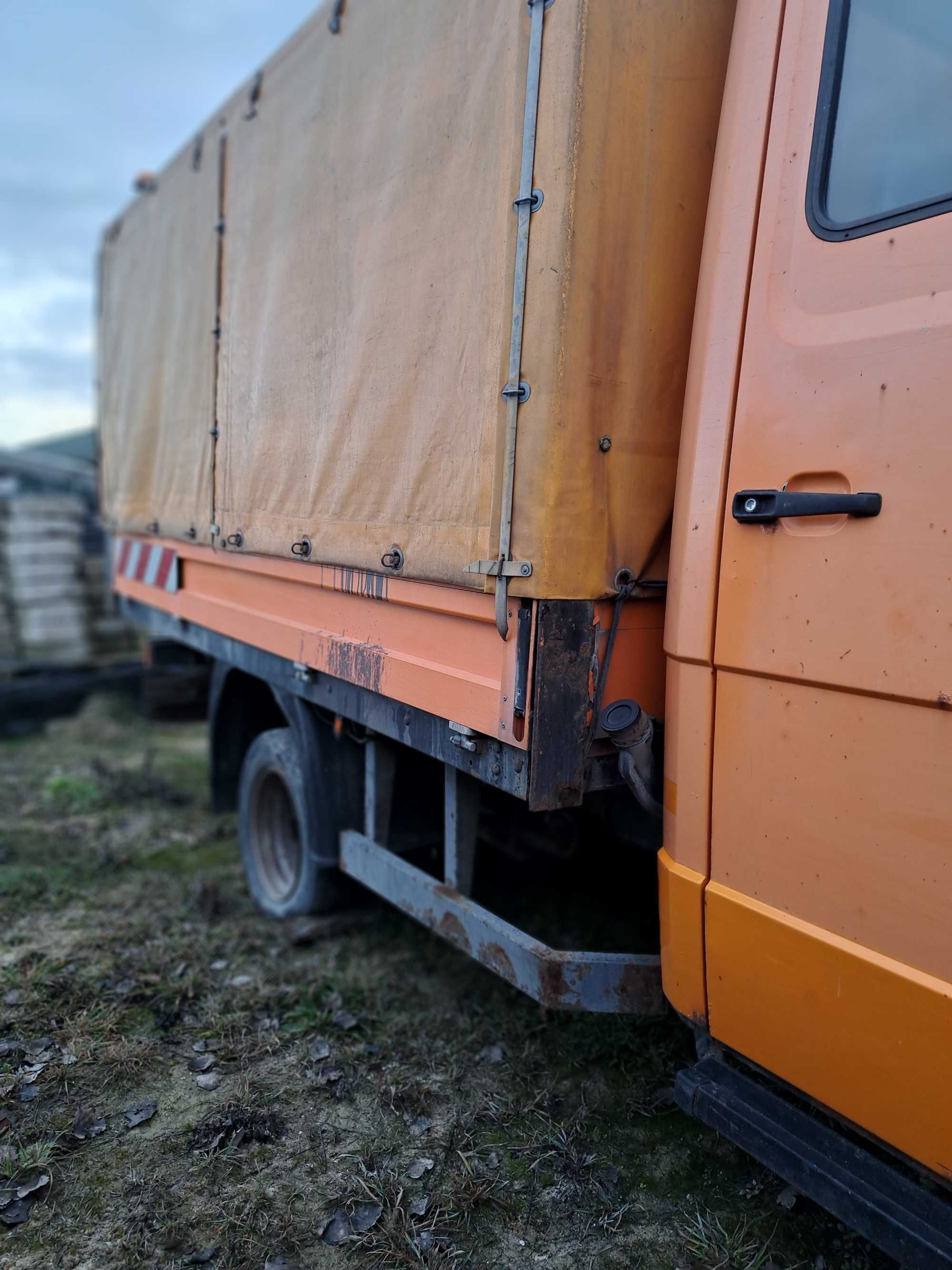 Mercedes-Benz 512D VARIO brygadówka plandeka 5-osobowa