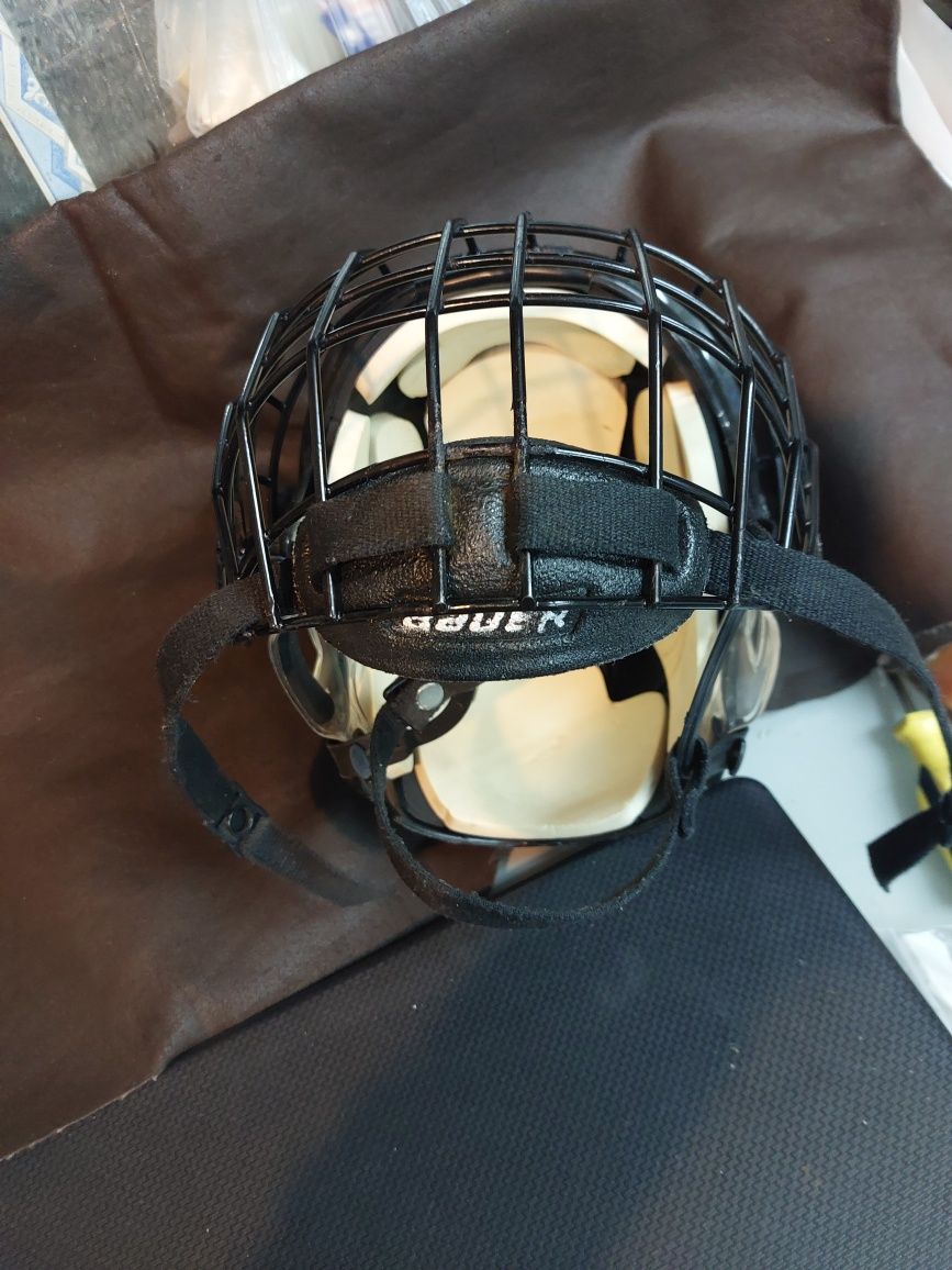 Kask hokejowy  z kratą rozm medium 56-58