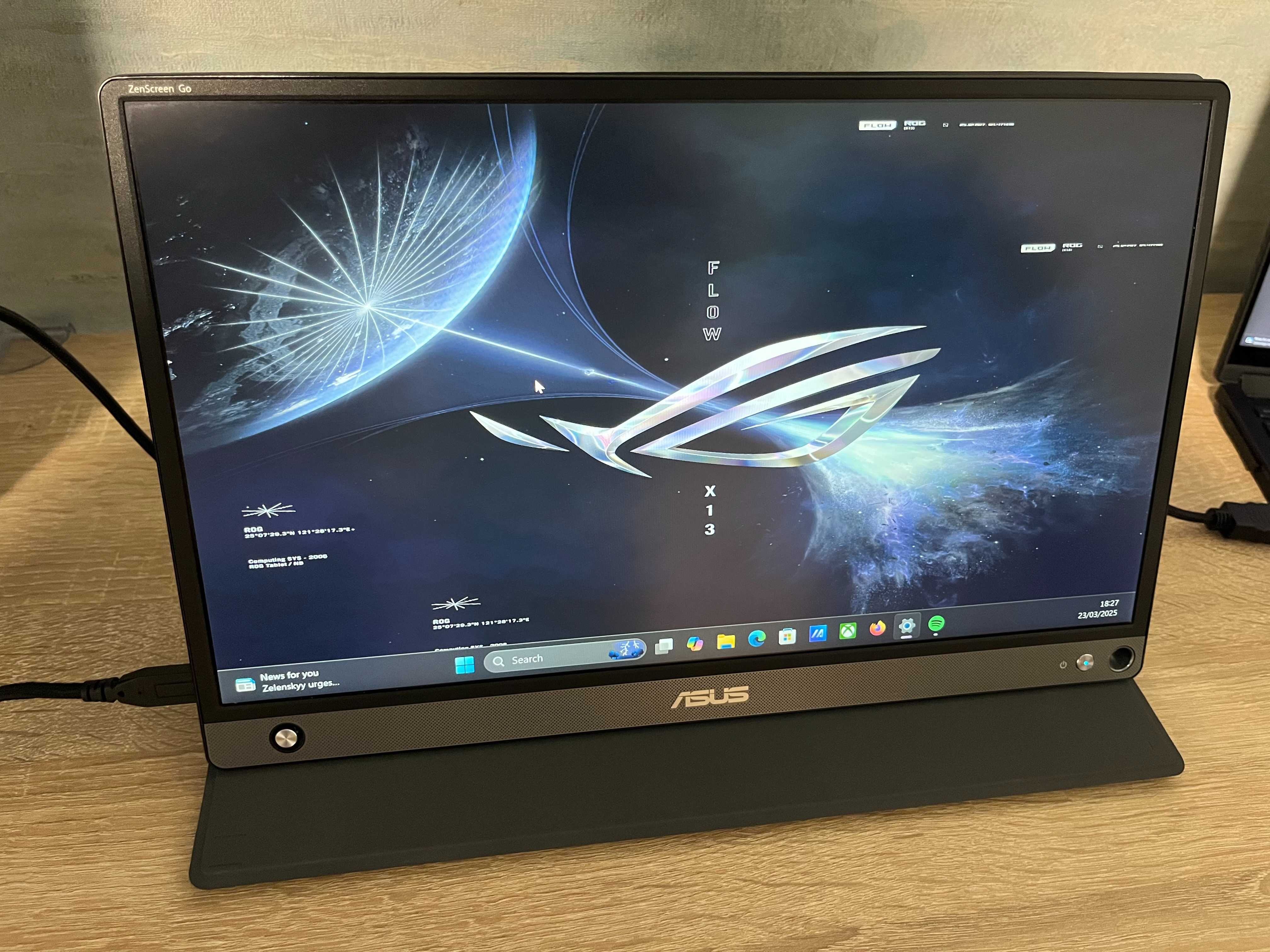 Портативний монітор Asus ZenScreen GO MB16AHP