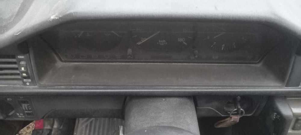 Vendo Mercedes 200D w124 às peças