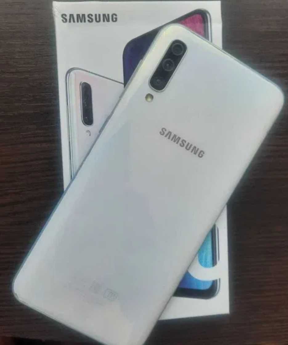 Смартфон Samsung Galaxy A50 4/64GB White (SM-A505FZBUSEK)