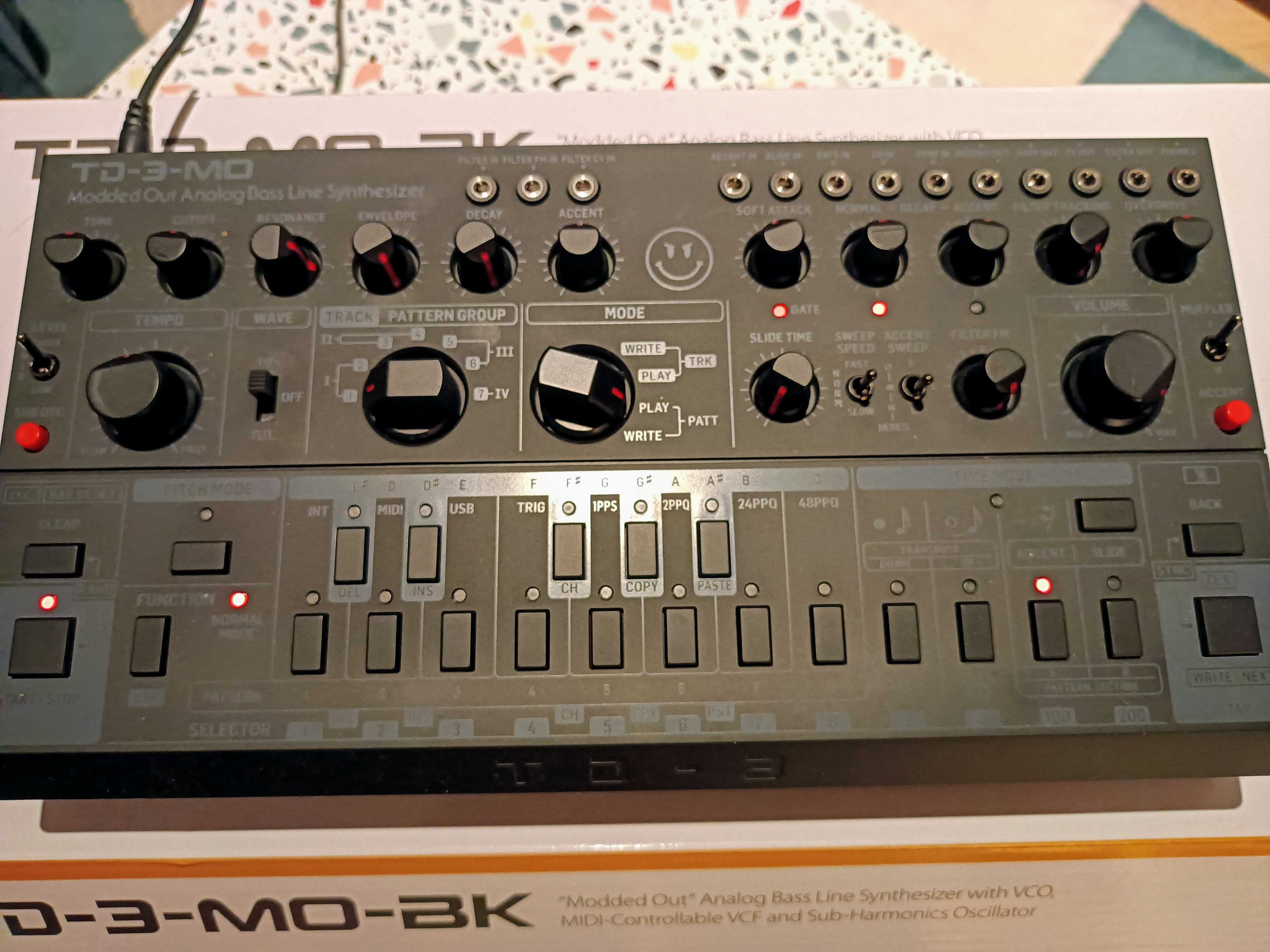 BEHRINGER TD-3-MO-BK - Syntezator analogowy linii basowych