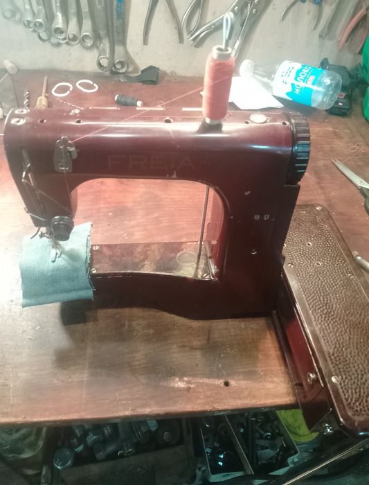 Продам німецьку швейну машину
