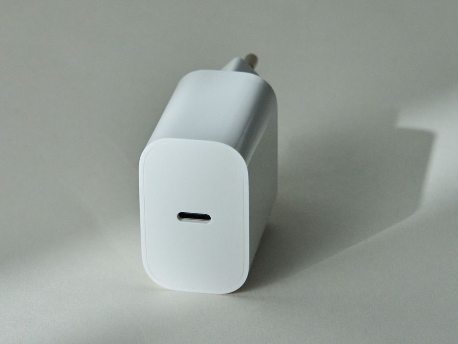 Carregador USB-C 20w novo