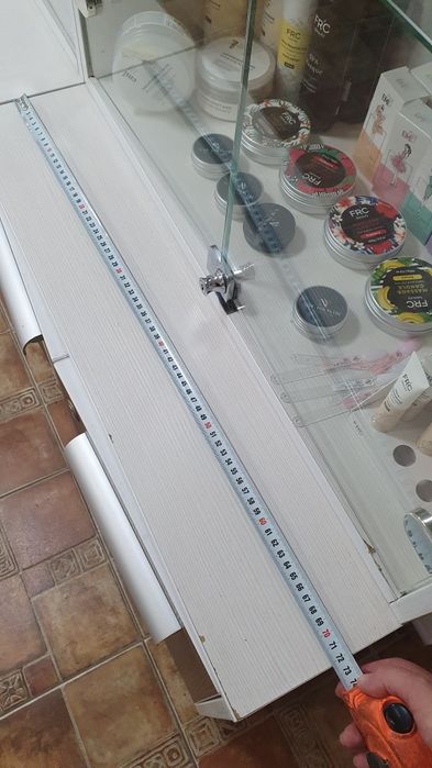 Торгові меблі. Вітрини Чернівці. Меблі для салону