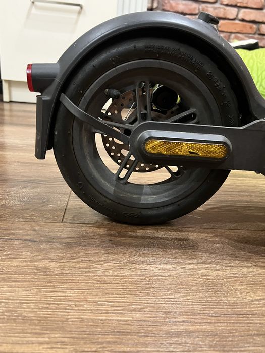 Електросамокат Mi Electric Scooter Essential.