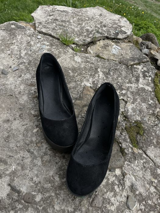 Чорні туфельки на тонкетці