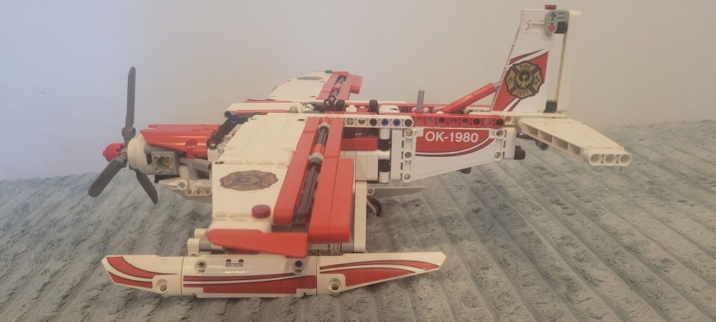 Klocki Lego Technic 42040 Samolot Strażacki 2w1