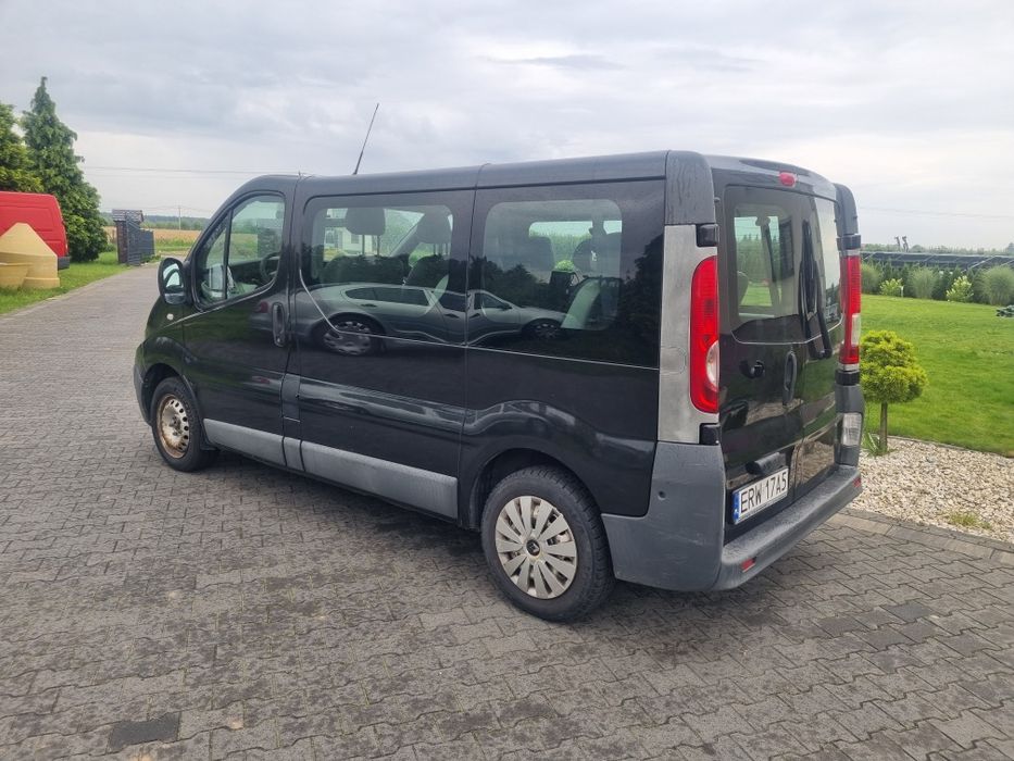 Renault Trafic 2.0 DCI  9 osobowy tył drzwi klimatyzacja
