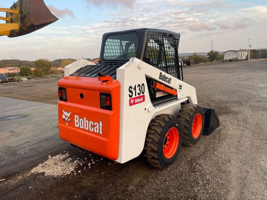 Servico giratoria / bobcat e carrinha basculante