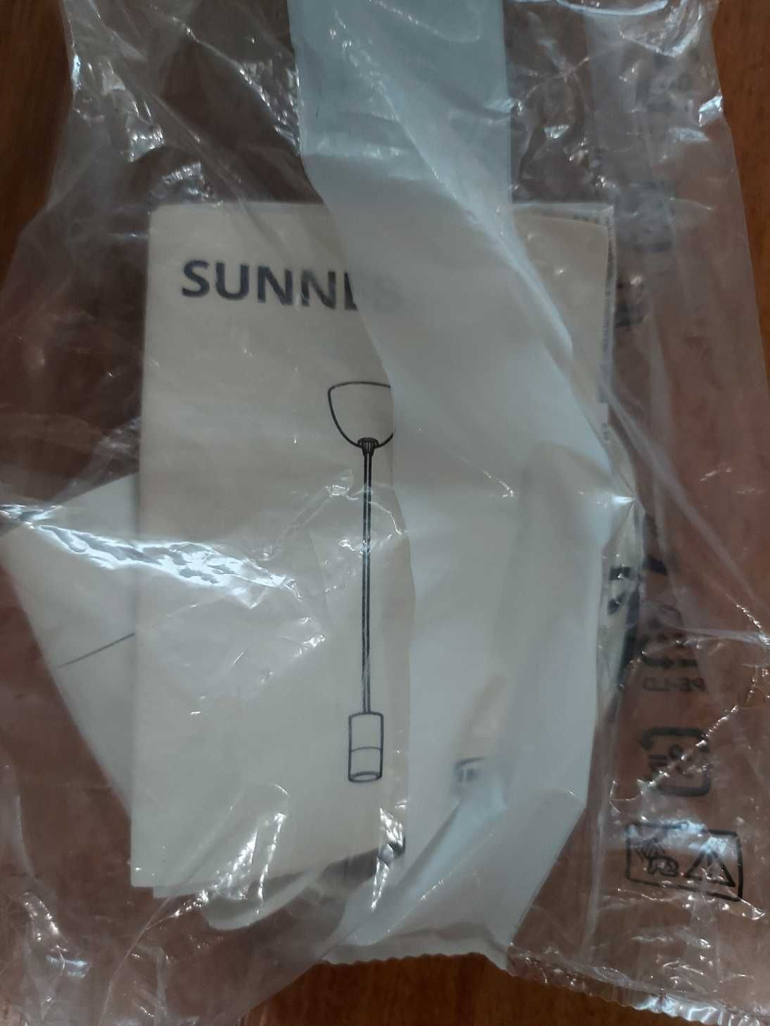 Conjunto base e cabo para candeeiro em branco Ikea (Novo)