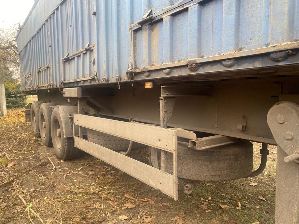 Обмін на легковий автомобіль Полупричеп контейнеровоз зерновоз
