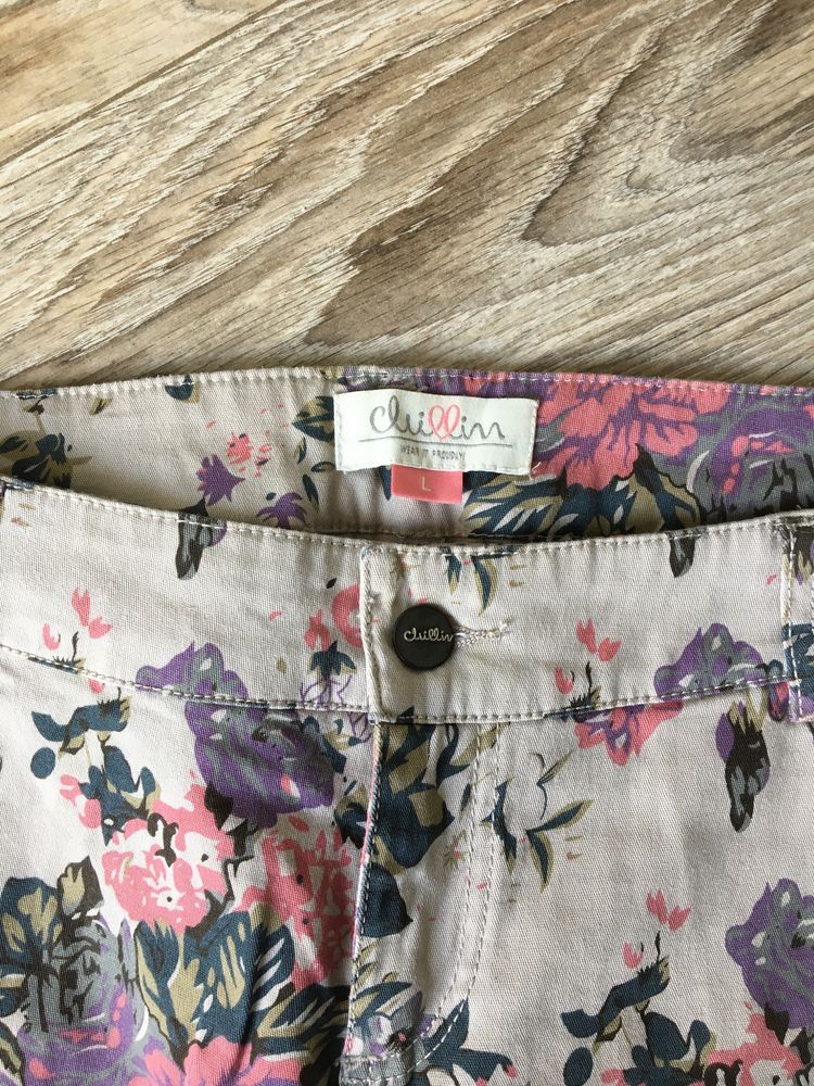 Cropp Chillin spodnie w kwiaty r. L