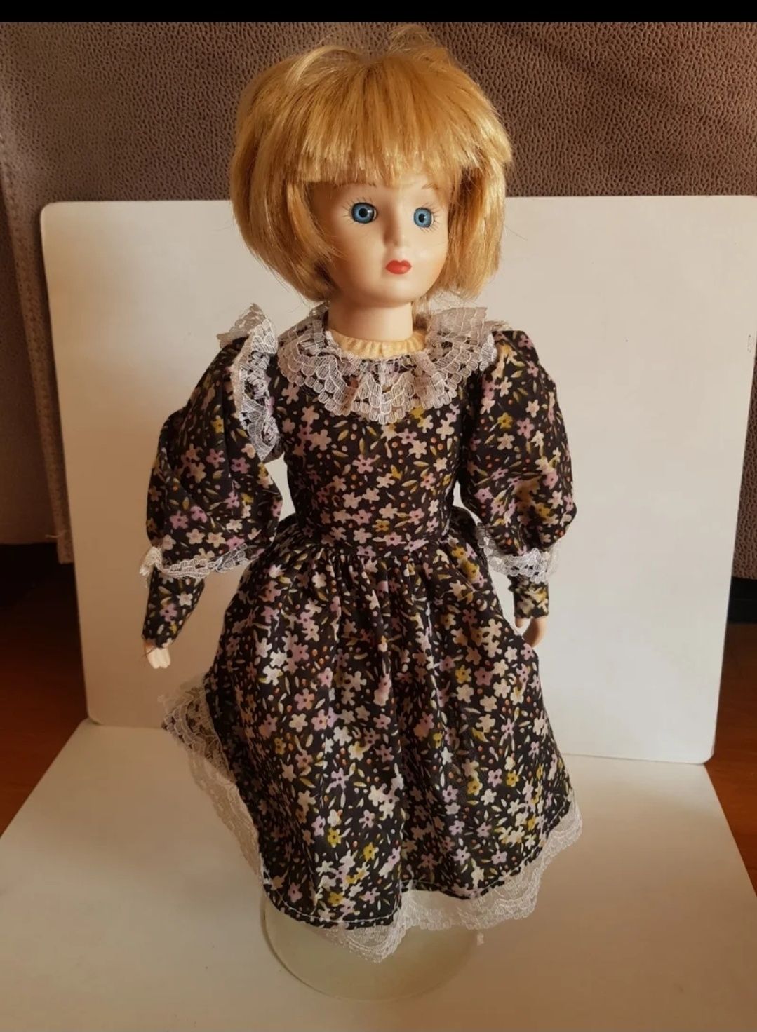 Boneca antiga porcelana
