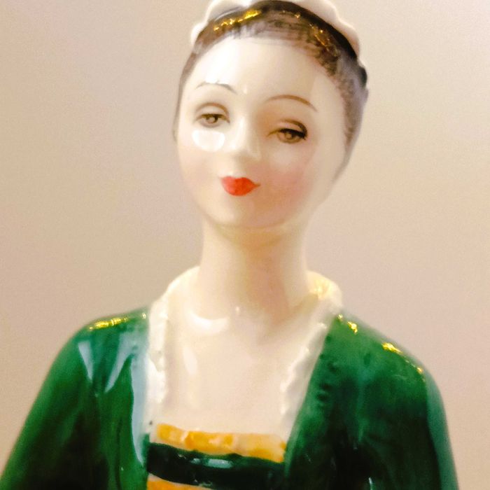 **DAMA w zielonej sukni na ławce Royal Doulton 1959+