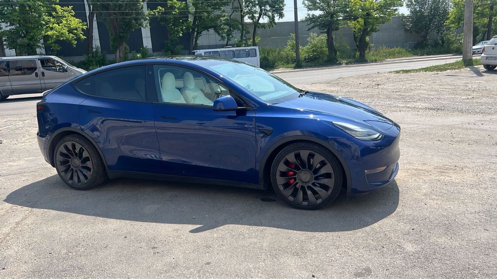 Tesla model Y performance