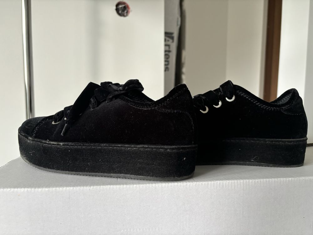 Buty uzywane Pinko