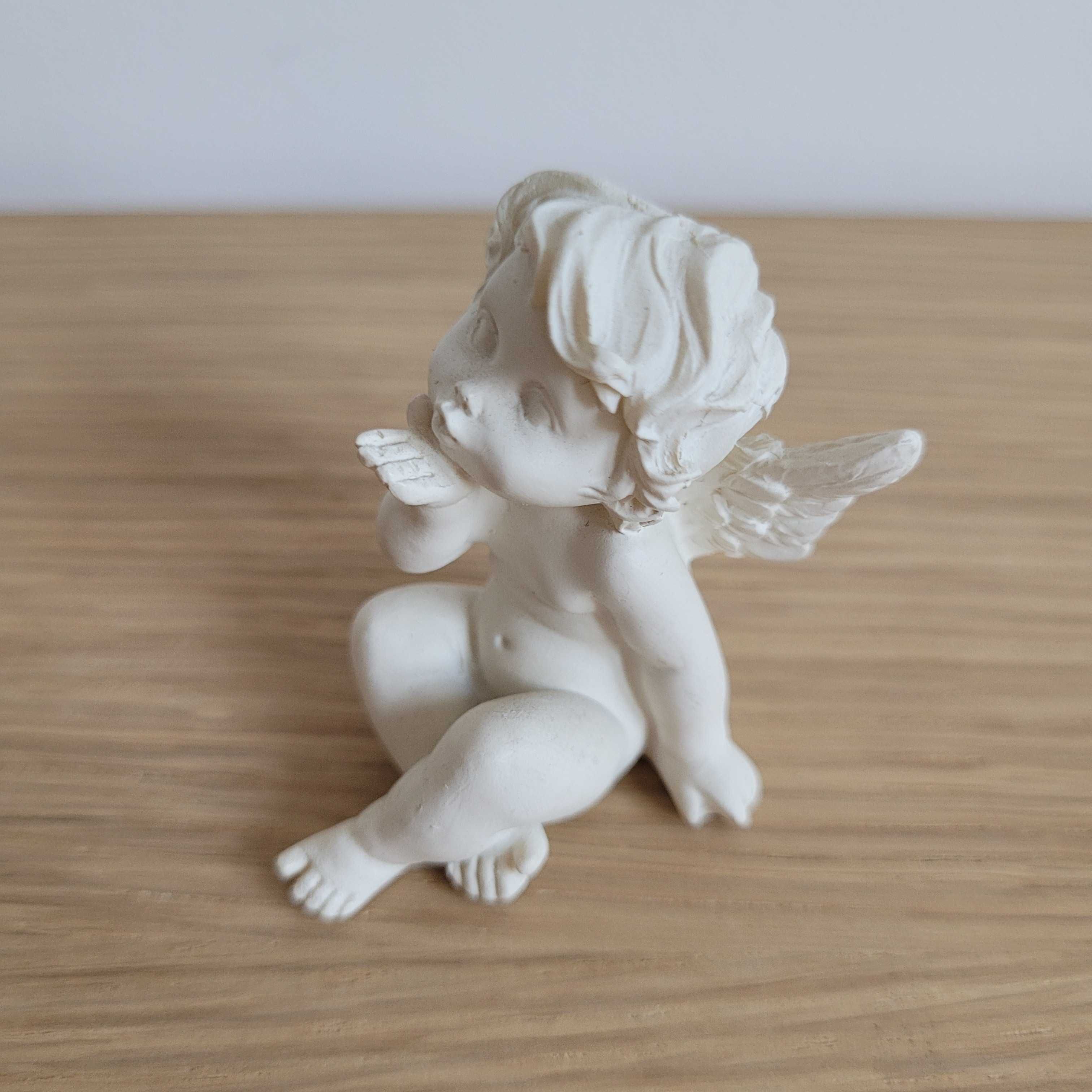 Figurka aniołka przesyłającego buziaka anioł putto - jak NOWY