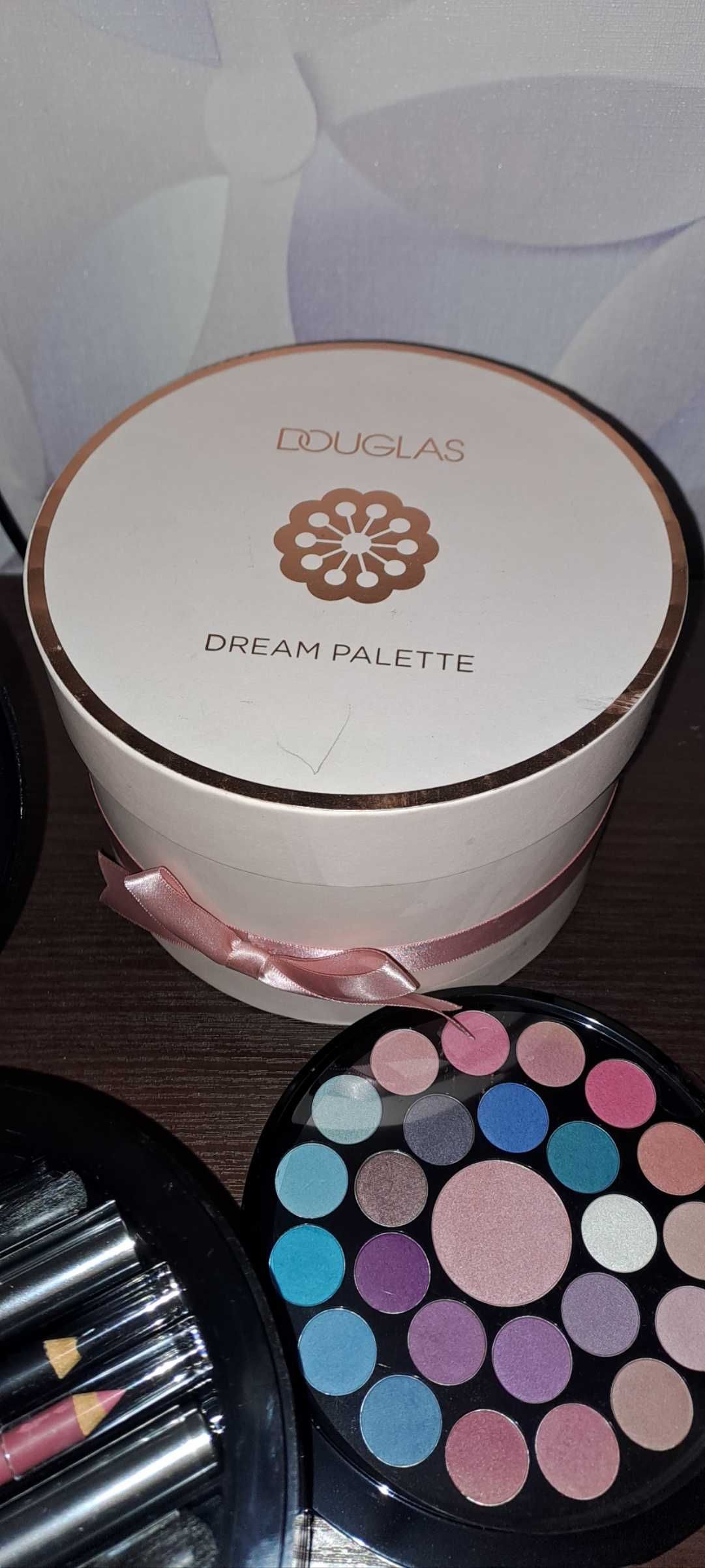 douglas dream pallete