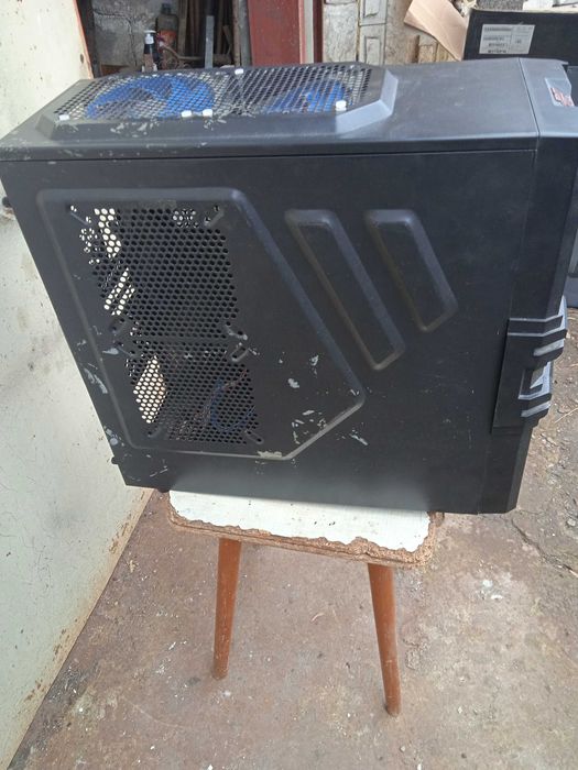 Продам корпус комп'ютера з кулєрами.