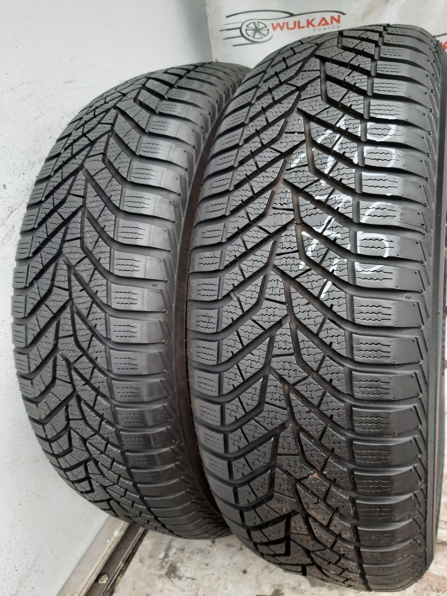 2x 225/65r16 100H Yokohama BluEarth Winter V905