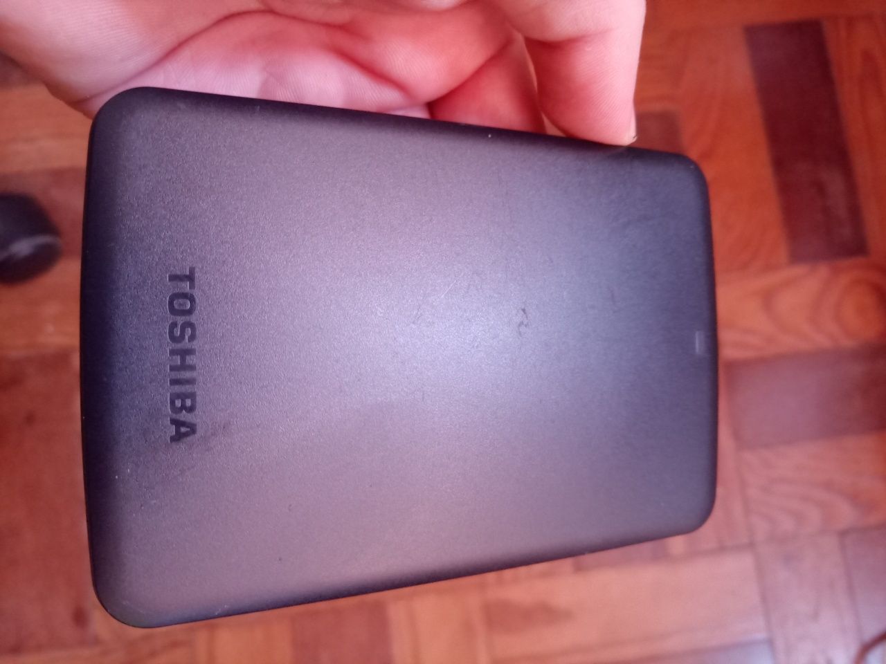 Toshiba 1 terabyte portable hard drive black + data cable USB A.