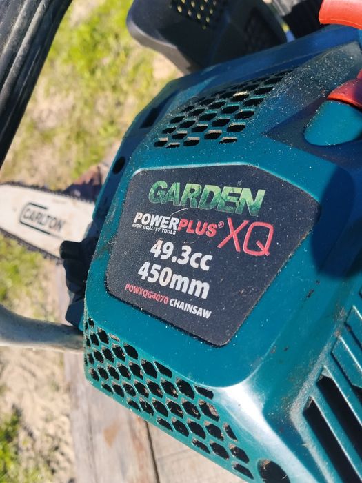 Motoserra a trabalhar em bom estado.