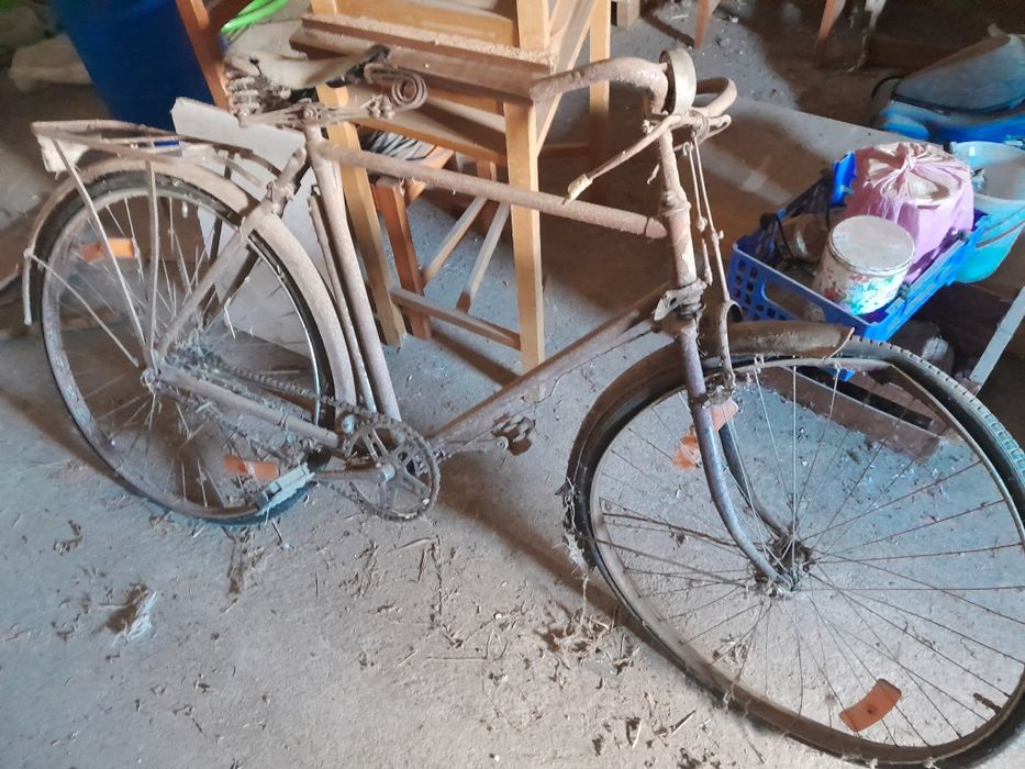 Duas bicicletas pasteleira