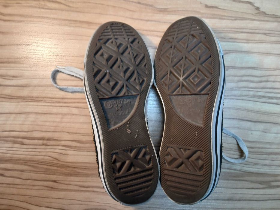 Converse One Star – czarne trampki z białą gwiazdą, zamsz, rozmiar 35