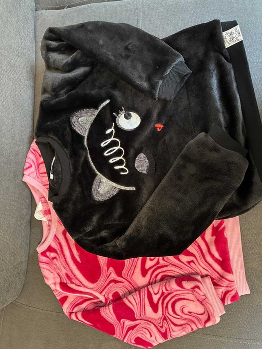 Ubrania dziewczęce.