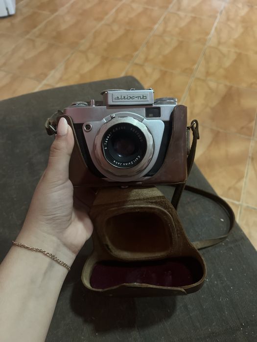 Старовинний фотоапарат