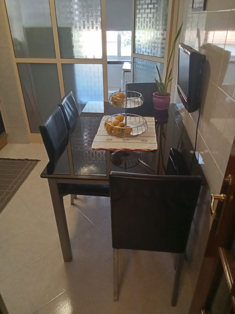 Mesa com cadeiras