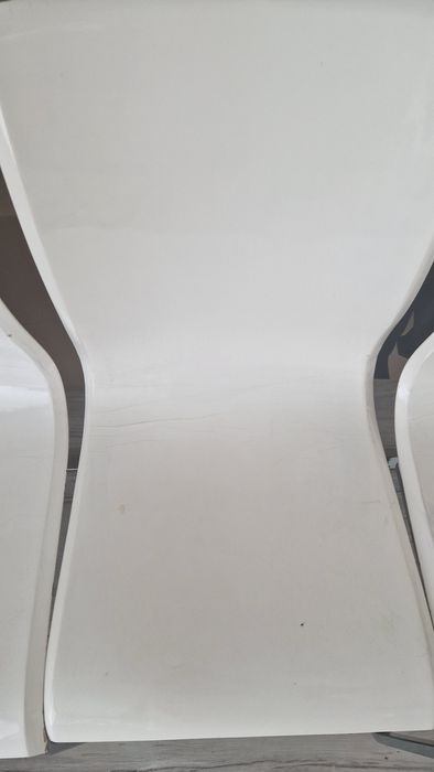 Krzesła lakierowane