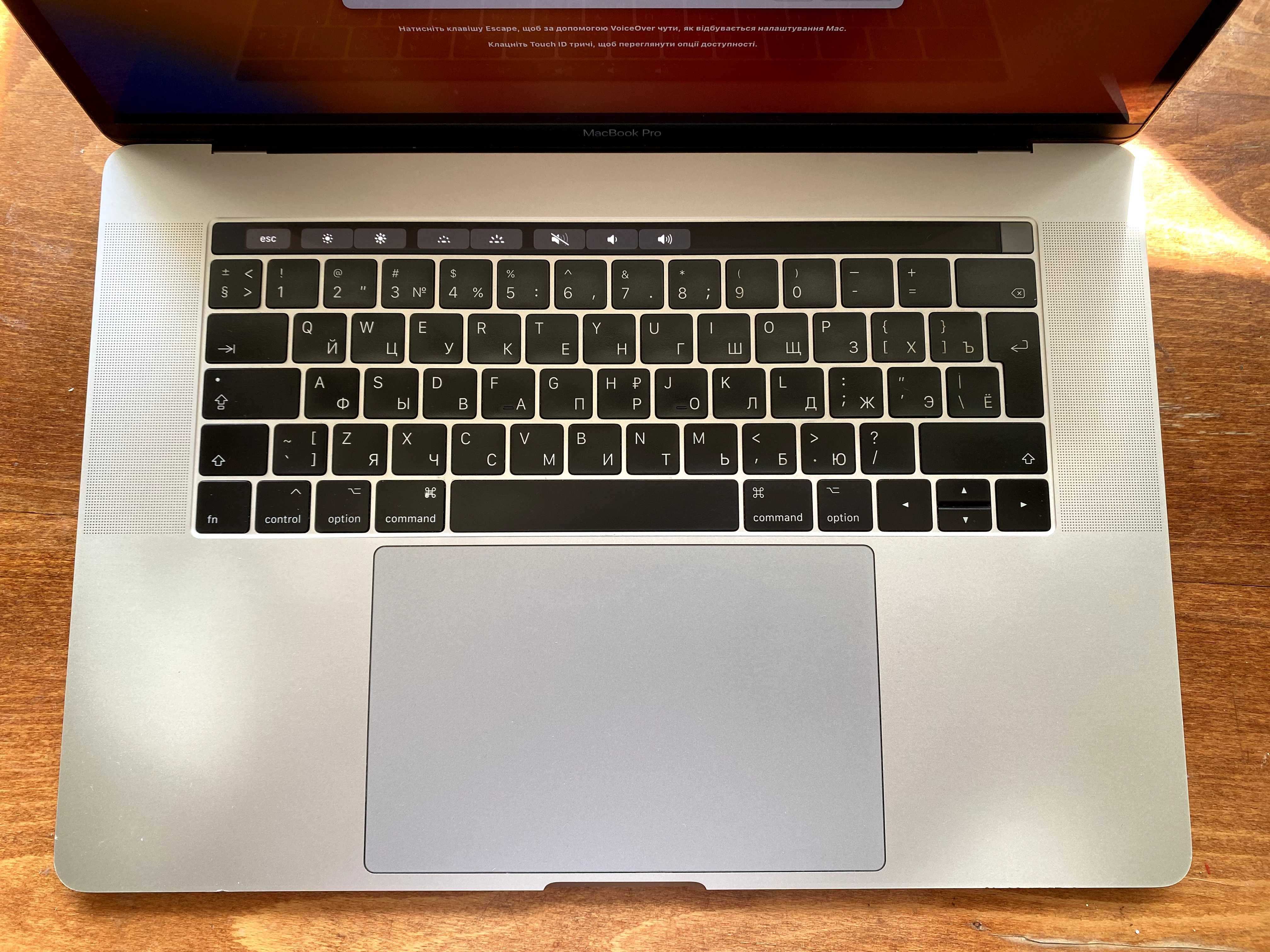 MacBook Pro 15,6" 2017 року / core i7 / 16GB Ram / 256GB SSD / A1707